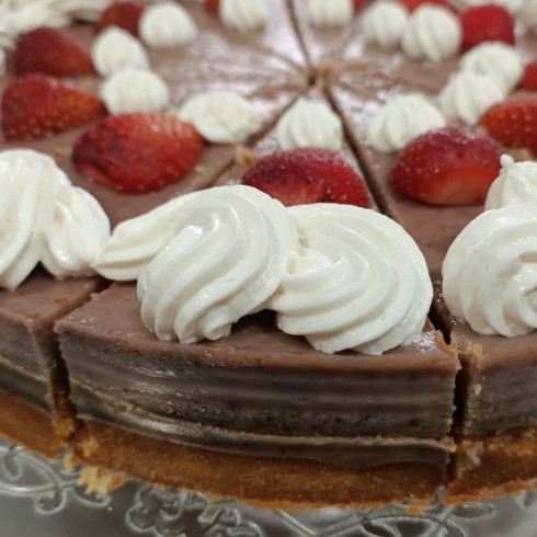 Tarta de Fresas y Queso de Almendras(producto de temporada, consultar disponibilidad)
